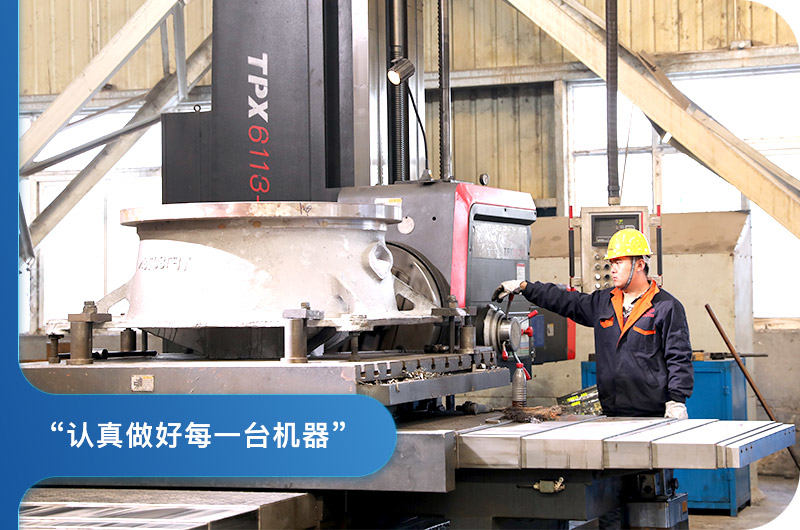 生產(chǎn)車間正在認真工作的工人師傅