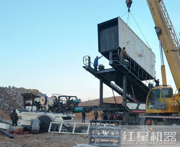 移動煤矸石粉碎機(jī)設(shè)備現(xiàn)場作業(yè) 移動煤矸石粉碎機(jī)設(shè)備現(xiàn)場作業(yè)