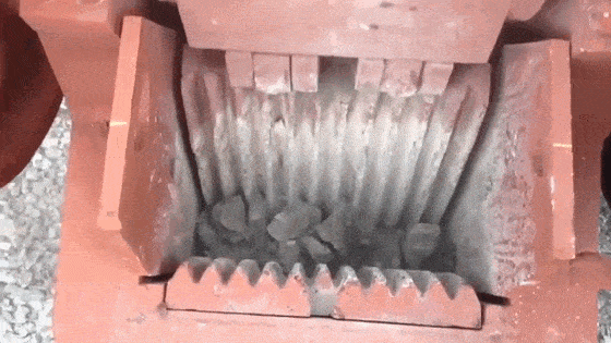 小型顎式咬石機破碎物料示意圖 小型顎式咬石機破碎物料示意圖