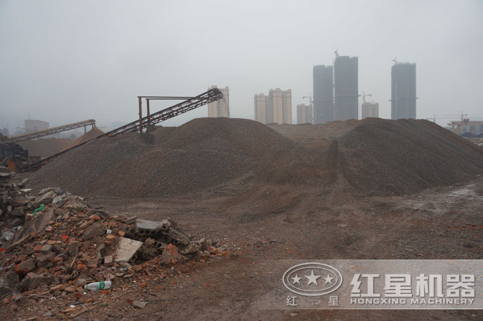 廢棄混凝土破碎現(xiàn)場