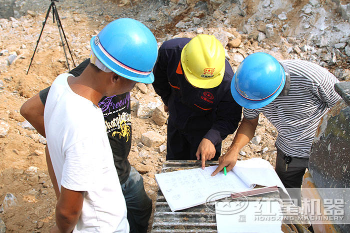 紅星技術(shù)人員到現(xiàn)場指導(dǎo)生產(chǎn) 紅星技術(shù)人員到現(xiàn)場指導(dǎo)生產(chǎn)