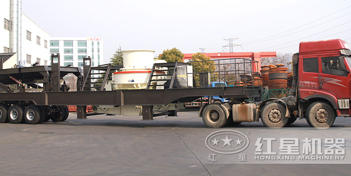 大型磨砂一體機車頭牽引開到施工現場 大型磨砂一體機車頭牽引開到施工現場