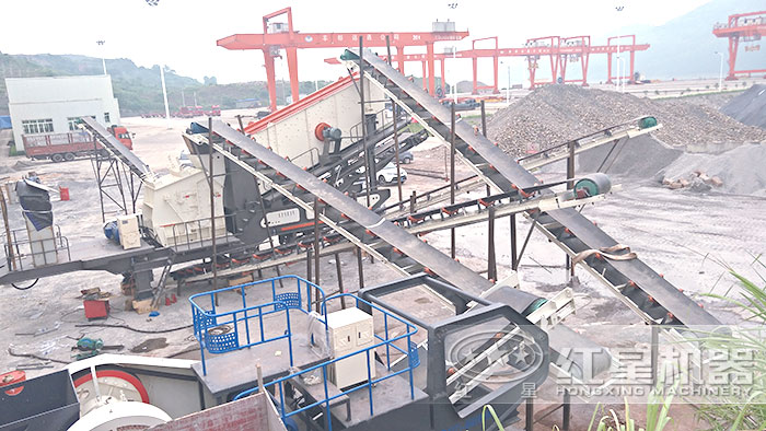 西安車載式石子磕碎機施工作業(yè)現(xiàn)場 西安車載式石子磕碎機施工作業(yè)現(xiàn)場