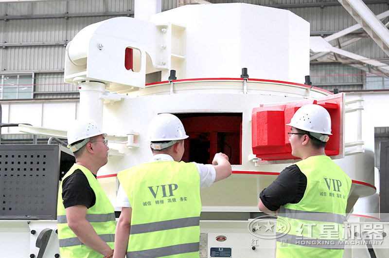 用戶到車間參觀紅星制沙機(jī) 用戶到車間參觀紅星制沙機(jī)
