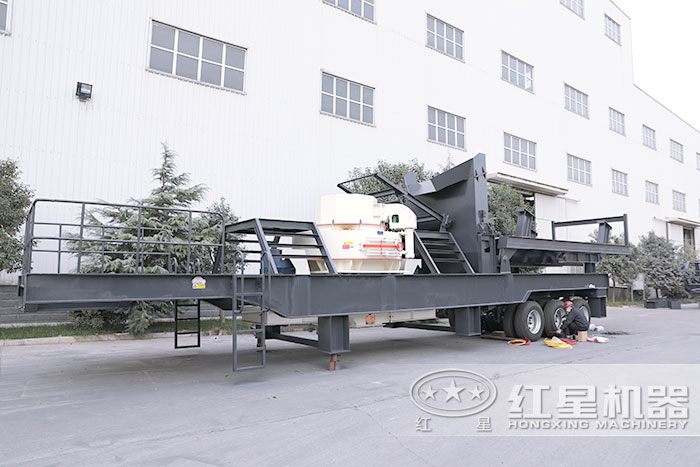 移動(dòng)破碎機(jī)搭在制沙機(jī) 移動(dòng)破碎機(jī)搭在制沙機(jī)