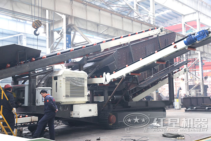 履帶式正在安裝柴油機(jī)作業(yè)中 履帶式正在安裝柴油機(jī)作業(yè)中