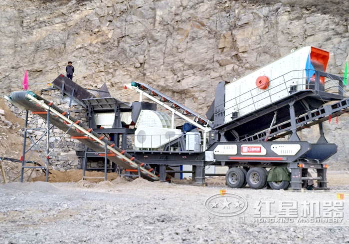 重錘式破碎機(jī)搭在移動破碎機(jī)