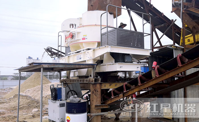 破石頭加工成沙子現(xiàn)場(chǎng) 破石頭加工成沙子現(xiàn)場(chǎng)