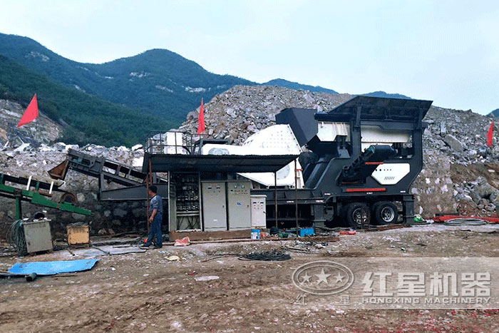 移動重錘式破碎機施工現場 移動重錘式破碎機施工現場