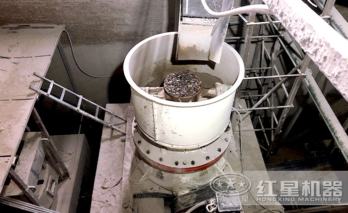 單杠圓錐破鵝卵石破碎現(xiàn)場(chǎng) 單杠圓錐破鵝卵石破碎現(xiàn)場(chǎng)