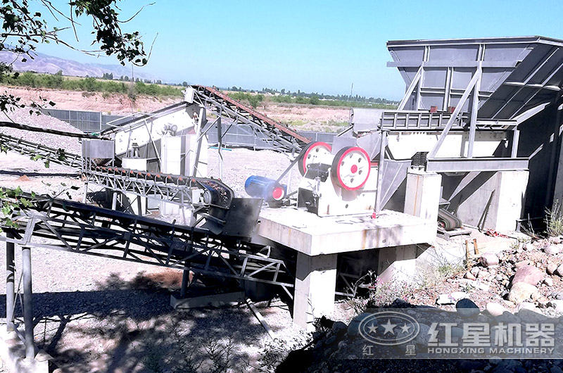 固定式粉碎機現(xiàn)場圖