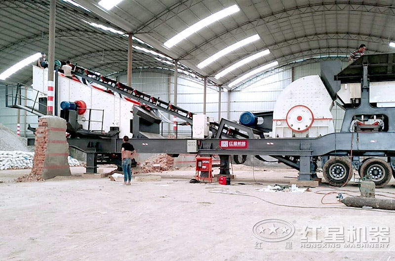 移動式粉碎機現(xiàn)場圖