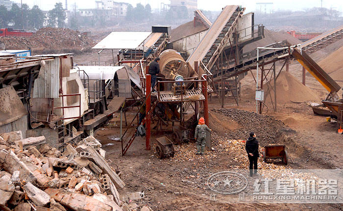 建筑垃圾粉碎現(xiàn)場 建筑垃圾粉碎現(xiàn)場