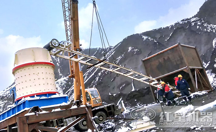 復合破碎機現場生產 復合破碎機現場生產