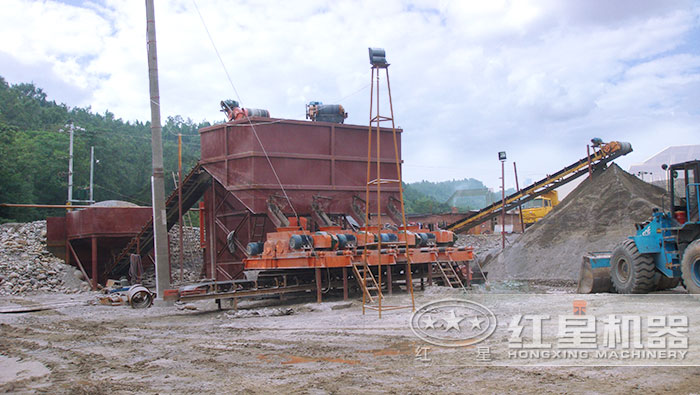 對輥制砂機(jī)現(xiàn)場 對輥制砂機(jī)現(xiàn)場