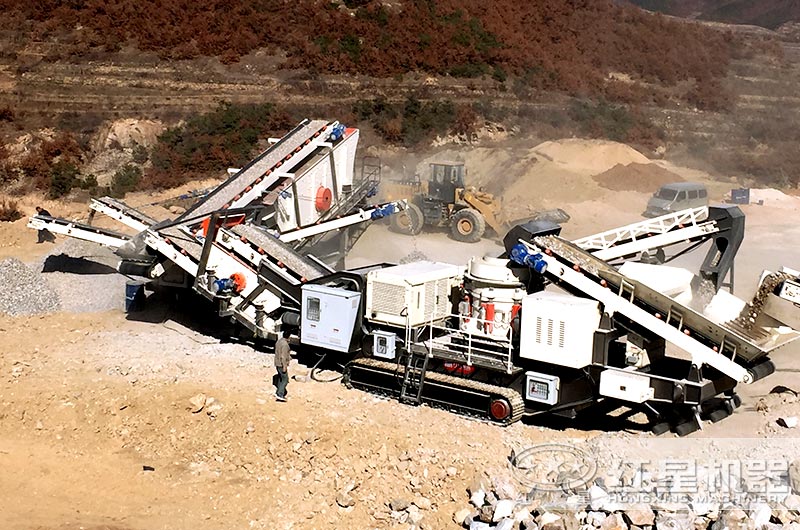 履帶式圓錐破碎機(jī)和履帶式篩分機(jī)聯(lián)合作業(yè)現(xiàn)場 履帶式圓錐破碎機(jī)和履帶式篩分機(jī)聯(lián)合作業(yè)現(xiàn)場