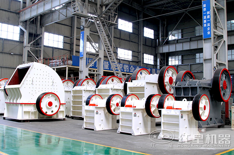 紅星車間整齊排放的各種砂石粉碎機(jī)現(xiàn)貨 紅星車間整齊排放的各種砂石粉碎機(jī)現(xiàn)貨