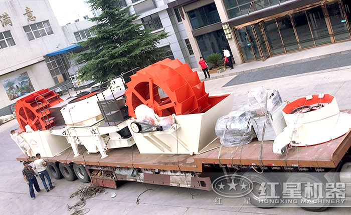 制砂洗砂設(shè)備正發(fā)往用戶現(xiàn)場(chǎng) 制砂洗砂設(shè)備正發(fā)往用戶現(xiàn)場(chǎng)