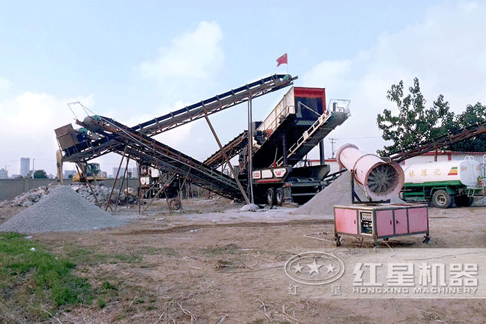 移動反擊破石機作業現場 移動反擊破石機作業現場