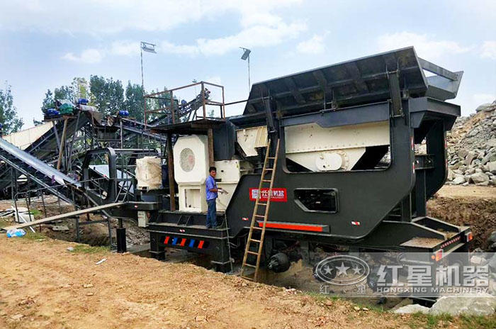 湖北武漢200噸鄂式破碎機生產現場
