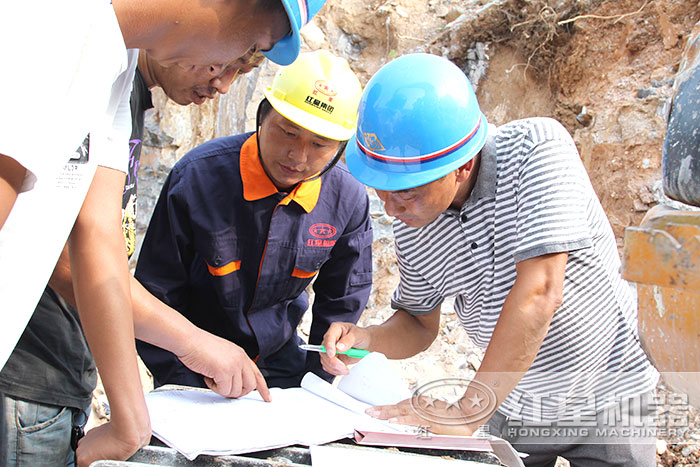 紅星售后人員現(xiàn)場指導(dǎo)作業(yè)