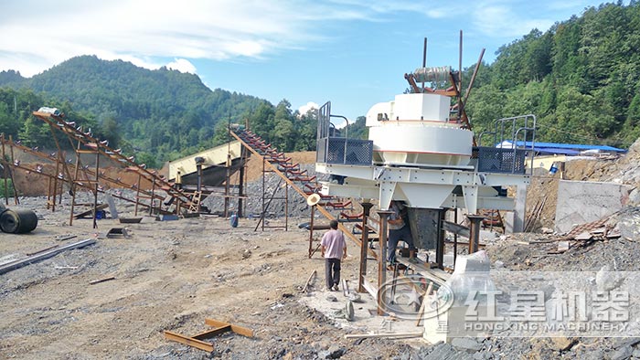 石英石制砂生產(chǎn)線安裝中 石英石制砂生產(chǎn)線安裝中