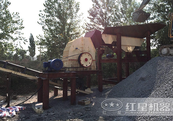 重錘式破碎機(jī)加工石子作業(yè)現(xiàn)場(chǎng) 重錘式破碎機(jī)加工石子作業(yè)現(xiàn)場(chǎng)