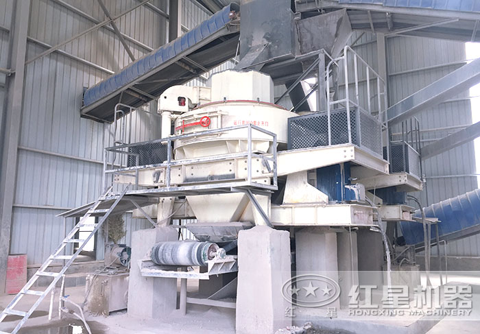 青石破碎制沙作業(yè)現(xiàn)場 青石破碎制沙作業(yè)現(xiàn)場