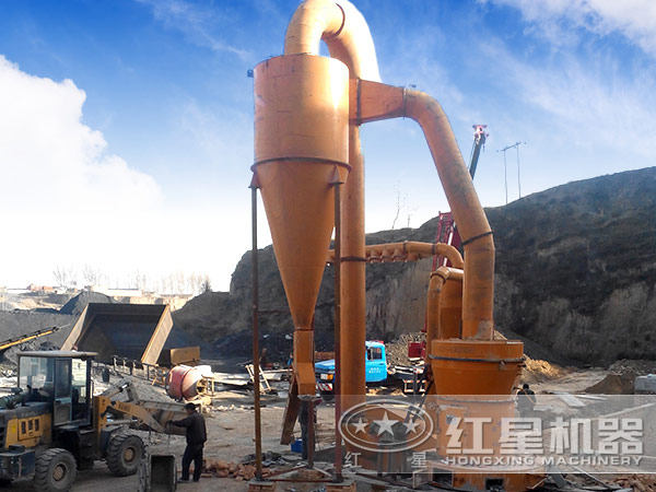 瓷土磨粉機(jī)客戶現(xiàn)場(chǎng)